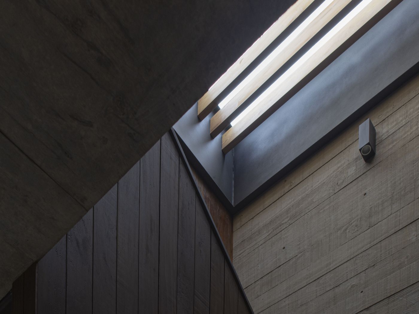 Casa CM en Lo Barnechea con revestimiento de pino termotratado Topwood TW-01