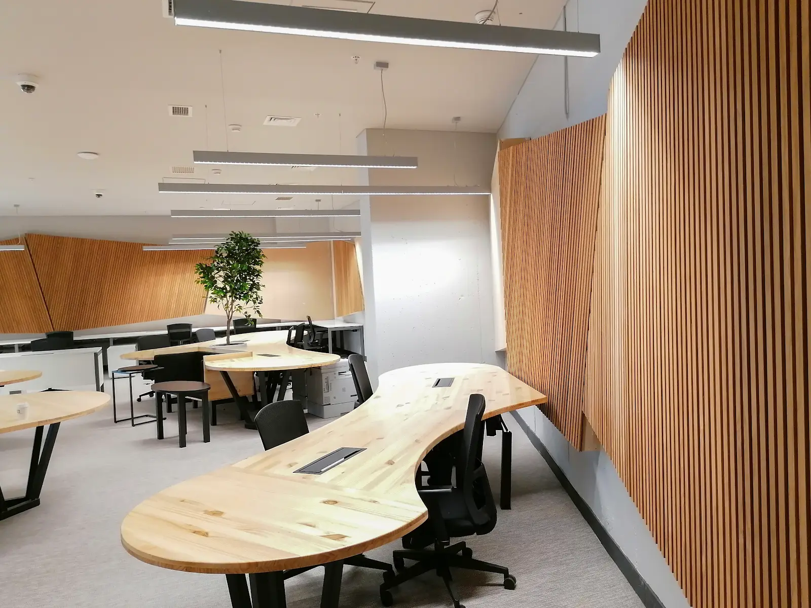 Oficinas Grupo Patio, Vitacura con Duolux 2 en pino termotratado