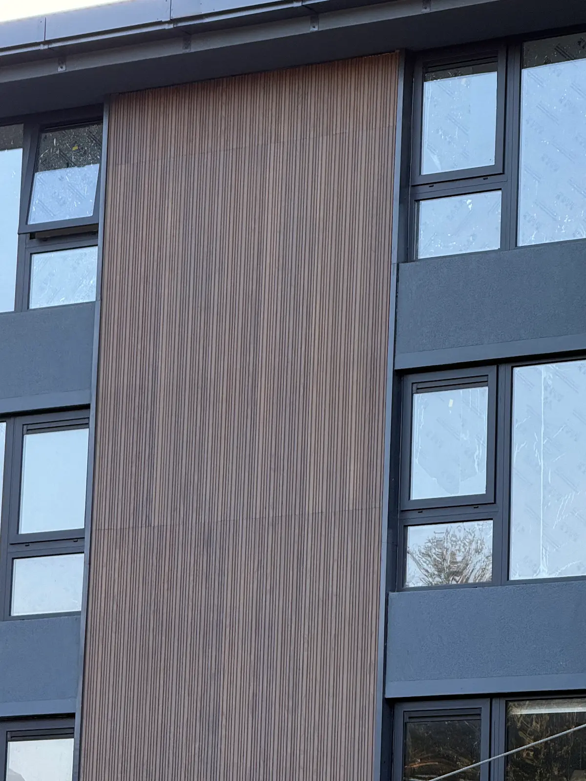 Duolux 6 en pino termotratado en Edificio Holzapfel, Pucón