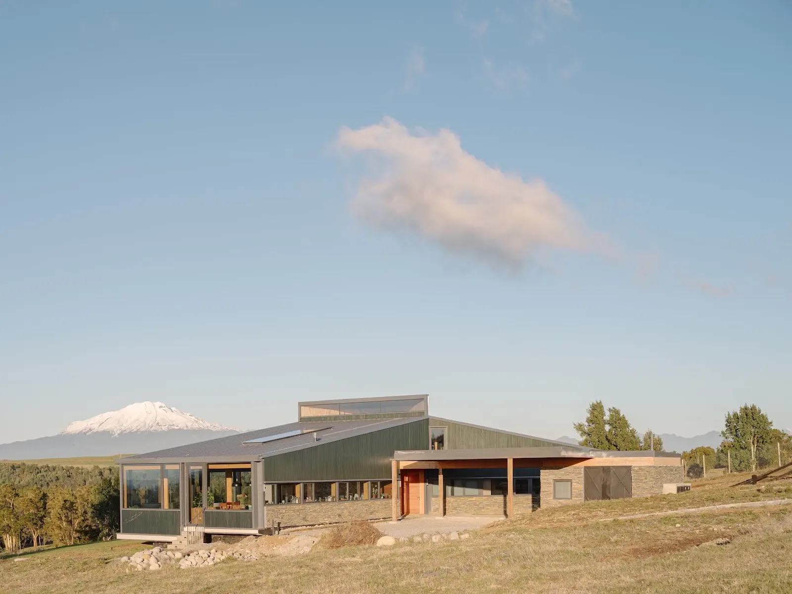 Casa H en Puerto Varas con revestimiento TW-02A de Topwood