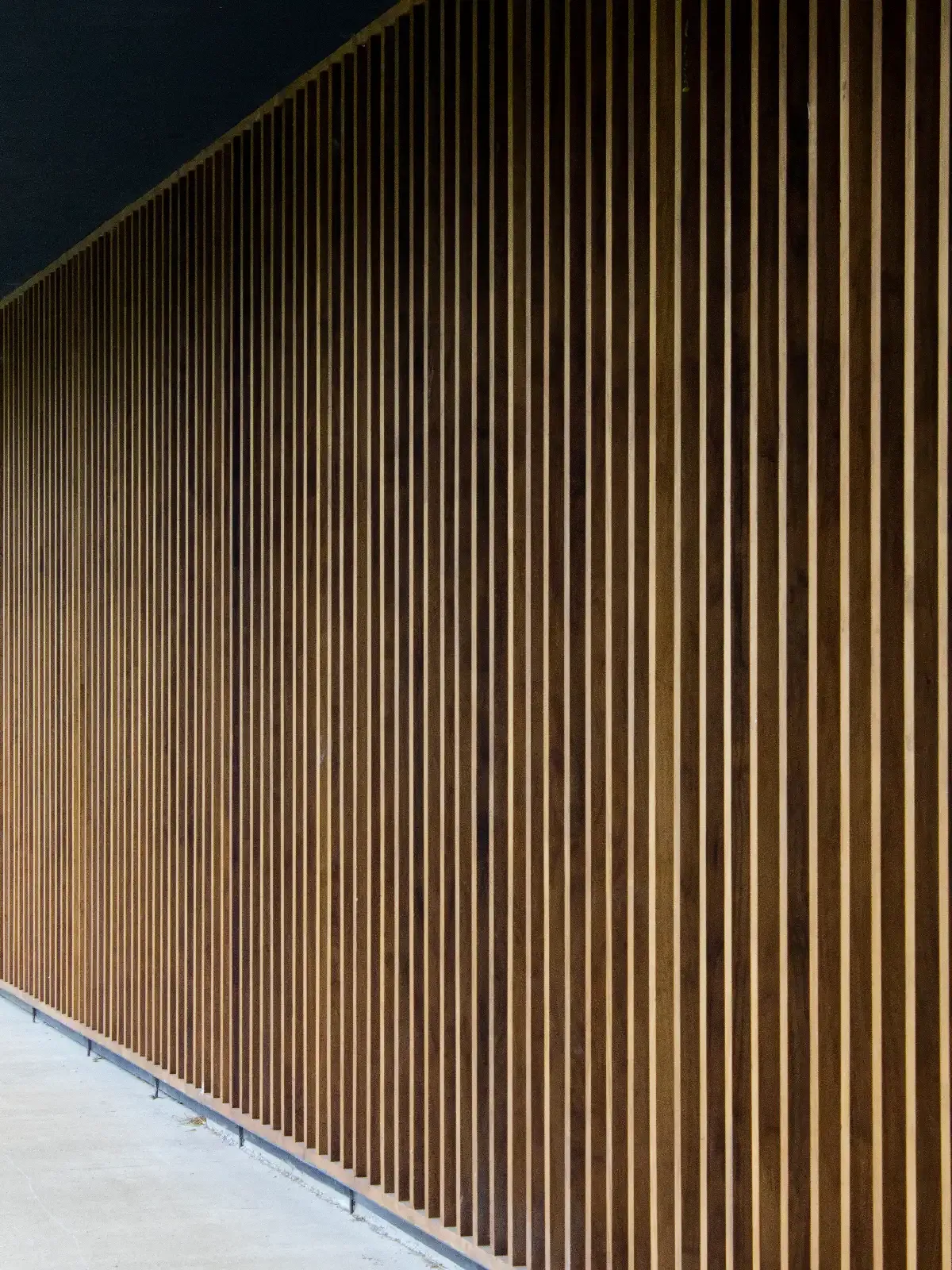 Celosías TW-03A 2"x4" en el edificio de la UACH en Valdivia