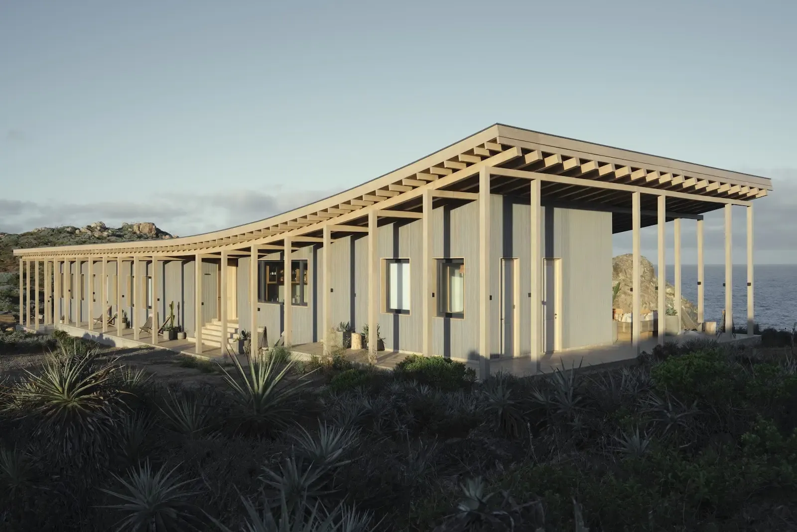 Casa EP en Punta Hueso con revestimiento TW-02A de pino termotratado Topwood frente al mar