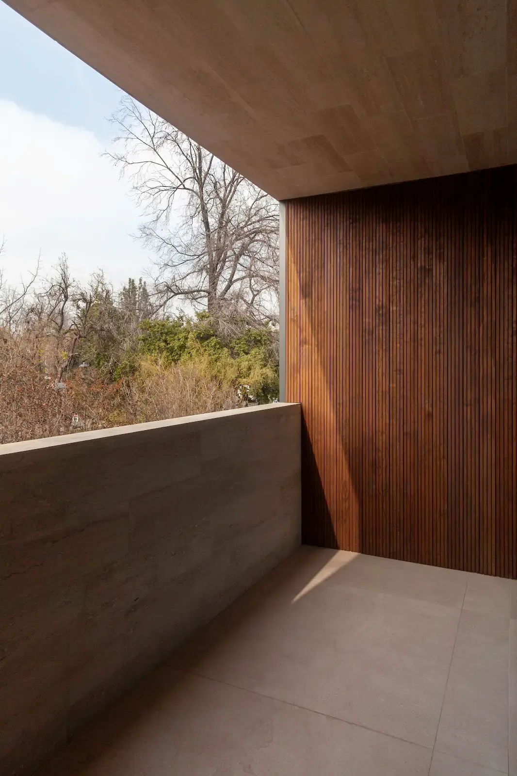 Terraza de Casa Creta con muro de madera termotratada Duolux 4